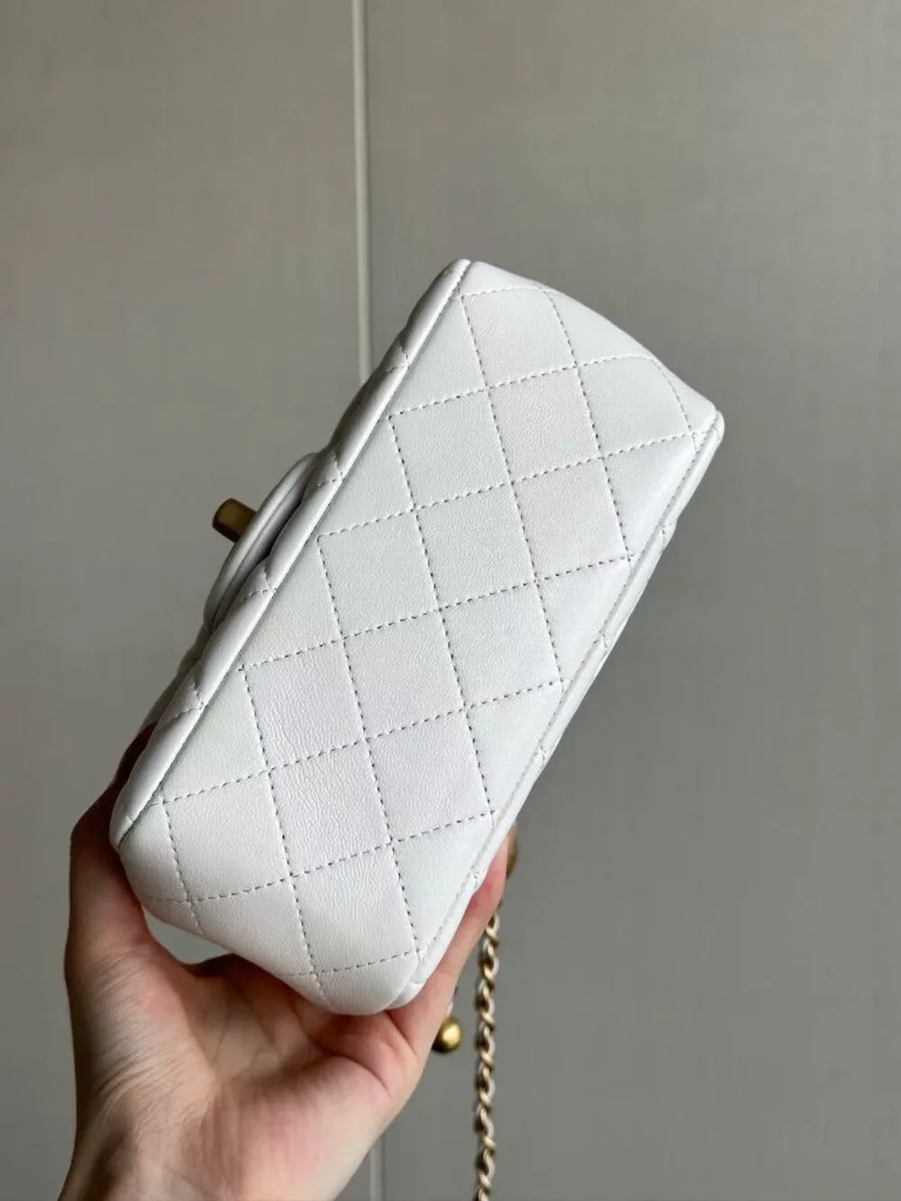 Classic CHANEL Bag: A Stylish and Versatile Choice for Elegance